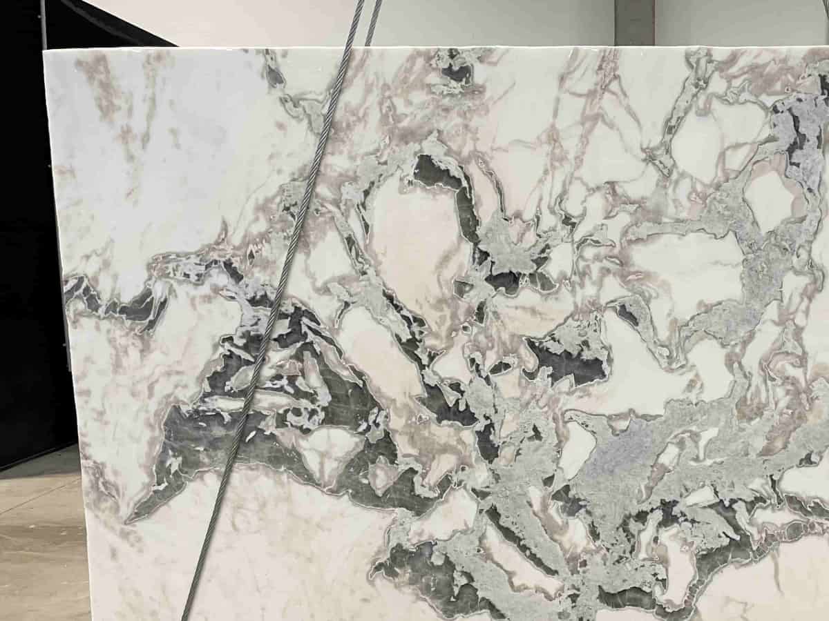 How to Make and Use a Cleaner for Marble Countertops